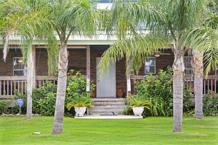 kingfish lodges large house known as the venice palms in Venice, Louisiana